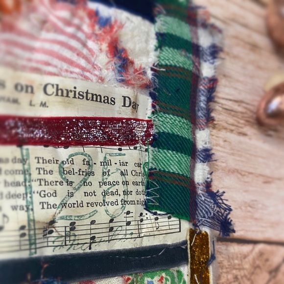 Vintage Santas Key Rustic Slow Stitch Hand Sewn Christmas Pannel - Picture 4 of 6